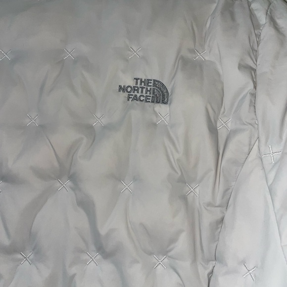 The North Face White Puffer Jacket 550 series - Picture 14 of 15